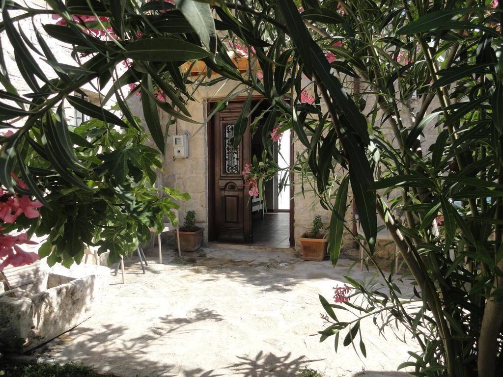 Villa Kamilari Exterior photo